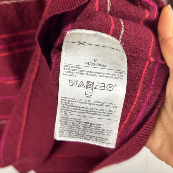 Banana republic red 99% merino wool sweater M run small - Picture 5 of 5